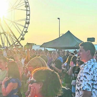 Fantastisch gefeiert - Das Riesenrad prägte das Erscheinungsbild des Zufikerfäschts und sorgte immer wieder für eindrückliche Stimmungen. Bild: Sabrina Salm