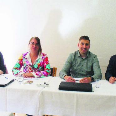 Reibungslos nach dem Umbruch - Der neu gewählte Vorstand des HGV Bremgarten präsentiert die erfreuliche Bilanz seines ersten Amtsjahres. Im Bild von links nach rechts: Zoë Arnold, Samia Afra, Michi Stöckli, David Sigrist. Bild: Alphonse Hauser