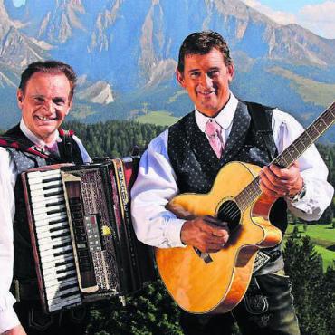 Nie genug von dieser Musik - Die Ladiner sind eine der Bands, die Stimmung ins Chillout bringen. Die Organisatoren sind grosse Fans der zweiköpfigen Band.