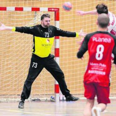 Weiter im Abstiegssumpf - Ein Lichtblick bei Wohlen: Goalie Sascha Rudi (links). Bild: jg
