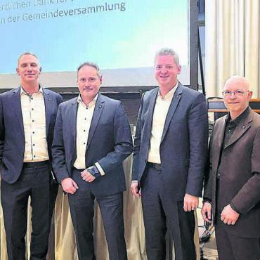 Grünes Licht für Kooperation - Freuten sich über das Vertrauen der Stimmberechtigten, (v. l.) Gemeindeammann Ueli Lütolf, die Gemeinderäte Daniel Füglistaler, Fabian Lupp und René Schmidli, Gemeindeschreiber Josef Würsch und Vizeammann Renato Sanvido. Bild: Walter Minder