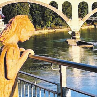 «Das Meitli kommt bald wieder» - Blickt demnächst wieder verträumt in die Wogen der Reuss: das Bremgarter Meitli. Bild: zg