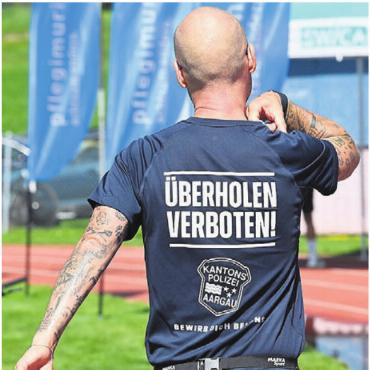 Internationales Heimspiel - Die Polizei sollte man lieber vor sich haben.