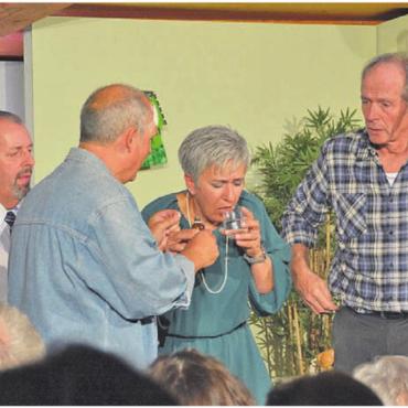 Bilder, Menschen, Emotionen - 17. Oktober: In Fischbach-Göslikon sorgte die Premiere von «Theater i de Schüür» für ein einmaliges Erlebnis. Der Anlass war so beliebt, dass gar Zusatzvorstellungen durchgeführt werden mussten.