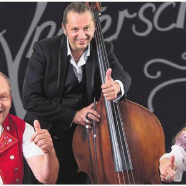 Begegnung mit lebendiger Volksmusik - Das Trio Anderscht tritt in der Aula Falter auf. Bild: zg