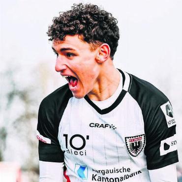 Mit Wurzeln und Flügeln - Dorian Derbaci vom FC Aarau. Bild: Sarah Roelli