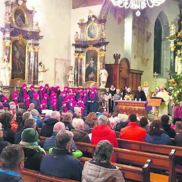 Weihnachtsspiel ein schöner Erfolg - Das Umesinger-Weihnachtsspiel endete in der Bremgarter Stadtkirche. Bild: zg