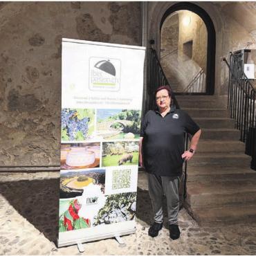 Eine Bodega für die Altstadt - Besonderer Laden an einem besonderen Ort: Maria Sanchez (im Bild) und ihr Mann Augustin eröffnen im Dosenbachhaus eine Bodega. Bild: zg