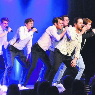 Beschwingt in die Sommerpause - Der Auftritt der A-Cappella-Band Vocabular begeisterte. Bild: zg