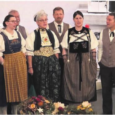 Motto Andachtsstimmung - Der Jodlerklub Echo vom Hasenberg begeisterte mit seiner Darbietung. Bild: zg