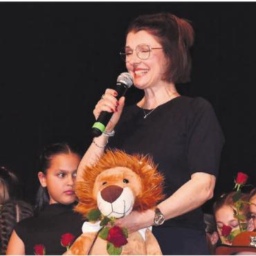 Ein Fest für die Sinne - Tanzlehrerin Christel Hell freute sich über die gelungene Aufführung. In Gedanken ist sie bereits am Zusammenstellen der nächsten.