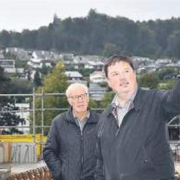 Jetzt geht es in die Höhe - Gemeinderat Michael Gutknecht zeigte auf, was bisher gebaut wurde und was in den nächsten Wochen und Monaten folgen wird.