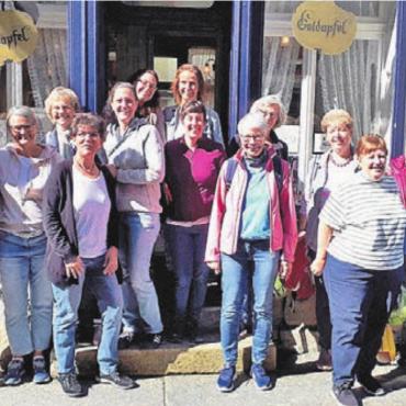 Jubiläum in Einsiedeln - Gruppenbild auf der Jubiläumsreise: die Mitglieder des Frauenvereins Besenbüren. Bild: zg