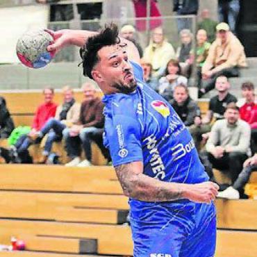 Topspiel vor Weihnachten - Thiago Botelho und die Freiämter wollen den Sieg im Topspiel. Bild: jg