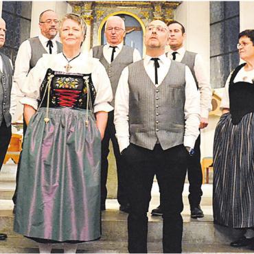 Vom «Fyrabigjutz» bis Göla - Das Fyrabigchörli Rüüssblick erzeugte an seinem ersten Konzert eine wunderbar besinnliche Stimmung. Bild: Albert Schumacher
