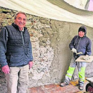 Mauern wie im Mittelalter - Die historische Maurer wird saniert. Bild: huy