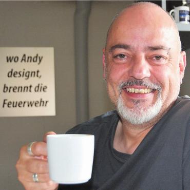 «Ich spüre eine tiefe Verbundenheit» - Andy Juchli bewegt mit seinem Geschäft – und in der Freizeit in verschiedenen Funktionen – vieles in Zufikon. Bild: Roger Wetli