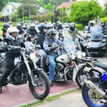  - Der Töffcorso startet. Bild: as