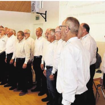Gut besuchte Fähnrichkurse - Der Männerchor Oberwil-Lieli begrüsste die Delegierten mit Gesang. Bild: zg