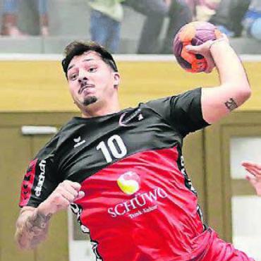 Wohlen ist neues Schlusslicht - Tiago Botelho kassierte drei Zeitstrafen und musste vom Platz. Bild: jg