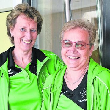 Alles für den Verein - Martheli Borlat (links) und Erika Dobler fühlen sich mit dem Turnverein Zufikon sehr stark verbunden. Bild: Roger Wetli