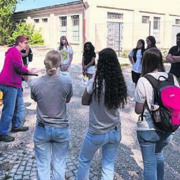 Verständnis für Menschenrechte - Für die Bremgarter Schülerinnen und Schüler war die Schulreise nach Dachau eine eindrückliche Erfahrung. Bild: zg