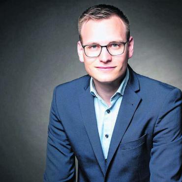 Sparpotenzial sehen beide - Als Gemeinderat möchte Yves Blülle das brachliegende Potenzial von Berikon nutzen. Bilder: zg