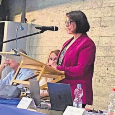 Nächste Runde auf der Wartebank - Gemeinderätin Claudia Long stellte den Antrag für den Zusatzkredit von 146 578 Franken vor. Bild: sab