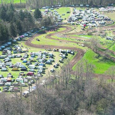 Mehr als ein Sportanlass - Der Helikopterflug über das Gelände bestätigt, wie gut besucht die 68. Ausgabe des Motocross war.