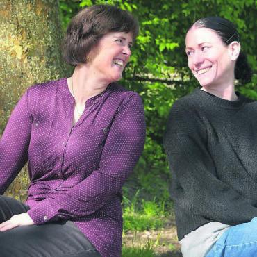 Zwei, die sich verstehen - Markt der Vielfalt: Cornelia Künzle (links) und Nathalie Dietrich bringen als neue Co-Präsidentinnen frischen Wind beim Historischen Handwerk. An der Atmosphäre des beliebten Marktteils wollen sie jedoch nichts ändern. Bild: Sabrina Salm