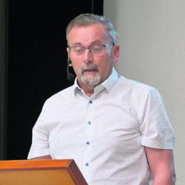 Drittes Nein erzielt - Vizeammann Beat Suter präsentierte den Projektierungskredit für den Bau eines Hallenbads auf dem Mutschellen. Bild: Roger Wetli
