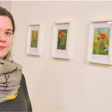 Schönheit der Natur einfangen - Ähnliche Motive, ganz anders umgesetzt: Die Serie der Mohnblumen zeigt die stilistische Vielfalt von Kateryna Pochynok auf. Bild: Thomas Stöckli