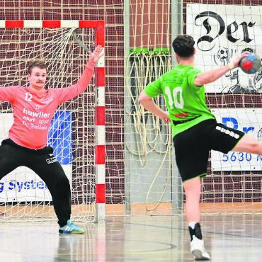 Goalie hält und trifft - Ivo Rütimann erzielt das erste und das letzte Tor für die Murianer – und dazwischen hält er sackstark. Bild: tvm