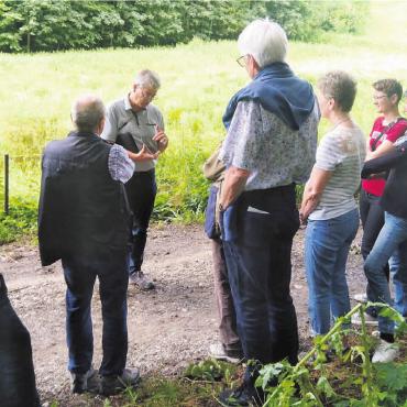 Musik und Vogelgezwitscher - Man muss nicht weit weg gehen, für die ersten Entdeckungen, erklärt Feldornithologe Urs Heinz Aerni. Bild: zg