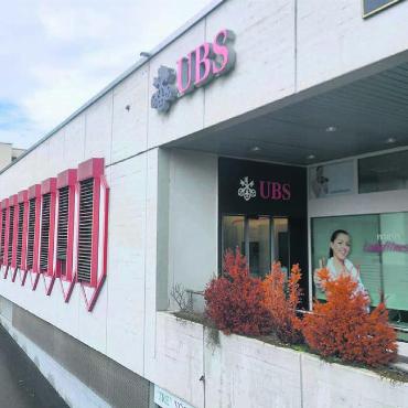 Die UBS zieht zur CS - Der UBS-Standort an der Zürcherstrasse 7 ist bald Geschichte. Bilder: Marco Huwyler