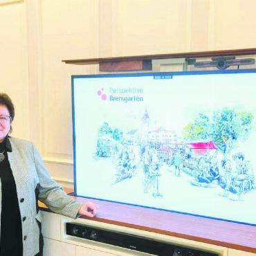 «Der Pfeil ist geschossen» - Stefan Walder, Doris Stöckli und Raymond Tellenbach (v. l.) präsentieren mit dem BNO-Entwurf auch eine neue Website, die darüber informiert. Bild: huy