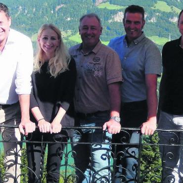 Grosses Interesse - In Eggenwil verzichten mit zwei Personen die meisten Gemeinderäte der vier Gemeinden Fischbach-Göslikon, Eggenwil, Künten und Zufikon auf eine weitere Amtsperiode. Es sind dies Gemeinderat André Heinrich (links) und Gemeindeammann Roger Hausherr (Mitte). Bild: zg