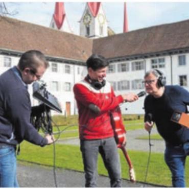 300 Stunden live vom Klosterhof - Das Radio-Team ist bereit. Bild: ake