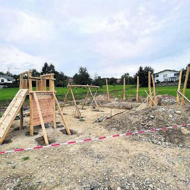 Paradies für Kinder schaffen - Noch sind die Arbeiten nicht abgeschlossen. Doch die Vorfreude Bild: zg