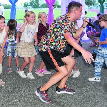 Viel geleistet - Rapper Knackeboul begeisterte am 30-Jahr-Jubiläum der Jugendarbeit Mutschellen Ende August. Bild: Archiv