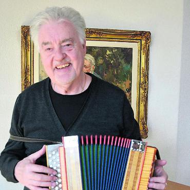 Tradition und Moderne - Tristan Gremper hat als Gründungsmitglied alle 40 Jahre von SöMM miterlebt. Bilder: Roger Wetli (1), zg (2)