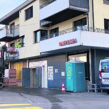 Solides Jahresergebnis - Die Raiffeisengeschäftsstelle Mutschellen wird zurzeit umgebaut. Bild: Sabrina Salm