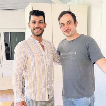 Hilfe auf verschiedene Art - Der Syrer Salim Gihad (links) half Savarana Voellmy unter anderem bei der Neugestaltung des schon lange nicht mehr genutzten Discoraums.