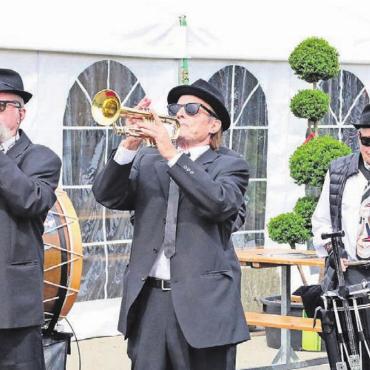 Bilder, Menschen, Emotionen - 13. September: Partys, Essen, Geniessen – das Mutschälle Fäscht auf der Burkertsmatt war ein Fest für alle mit viel Abwechslung. Auch die Sumpfhüener spielten.