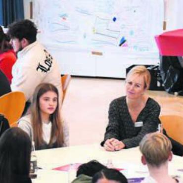 Die Top-Fünf: Und wieder ist das Handy ein Thema - Erfahrene Politikerinnen und Politiker diskutierten mit den Jugendlichen.