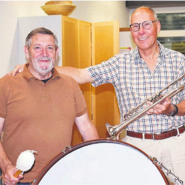 Stimmungsvolle Auftritte bieten - Ignazio Orefice (links) und Hanspeter Budmiger sind zuversichtlich, dass sich Musikantinnen und Musikanten finden lassen, die beim Projekt Jahreskonzert mitwirken werden. Bild: Erika Obrist