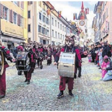 «Lachen, feiern, fröhlich sein» - Fasnächtliche Marktgasse. Bild: huy