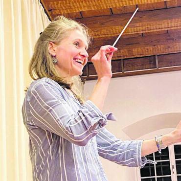 Musikalisches Feuer entfachen - Emilie Chabrol fühlt sich im Städtchen wohl. Bild: Selina Luchsinger