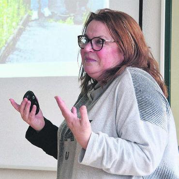 In den schlimmsten Momenten - Auch mal ratlos sein, nichts sagen, das gehört für Heidi Durrer zu ihren Einsätzen als Teil des Care Teams Aargau. Bild: Annemarie Keusch