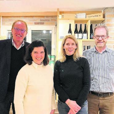 Persönliches Engagement - Sie setzen sich für die Gemeinschaft ein: (v. l.) Gemeindeammann Peter Spring, FDP-Bezirksparteipräsidentin Susan Diethelm, Ortspartei-Präsidentin Susanne Gygax und Grossrat Gabriel Lüthy Bild: zg